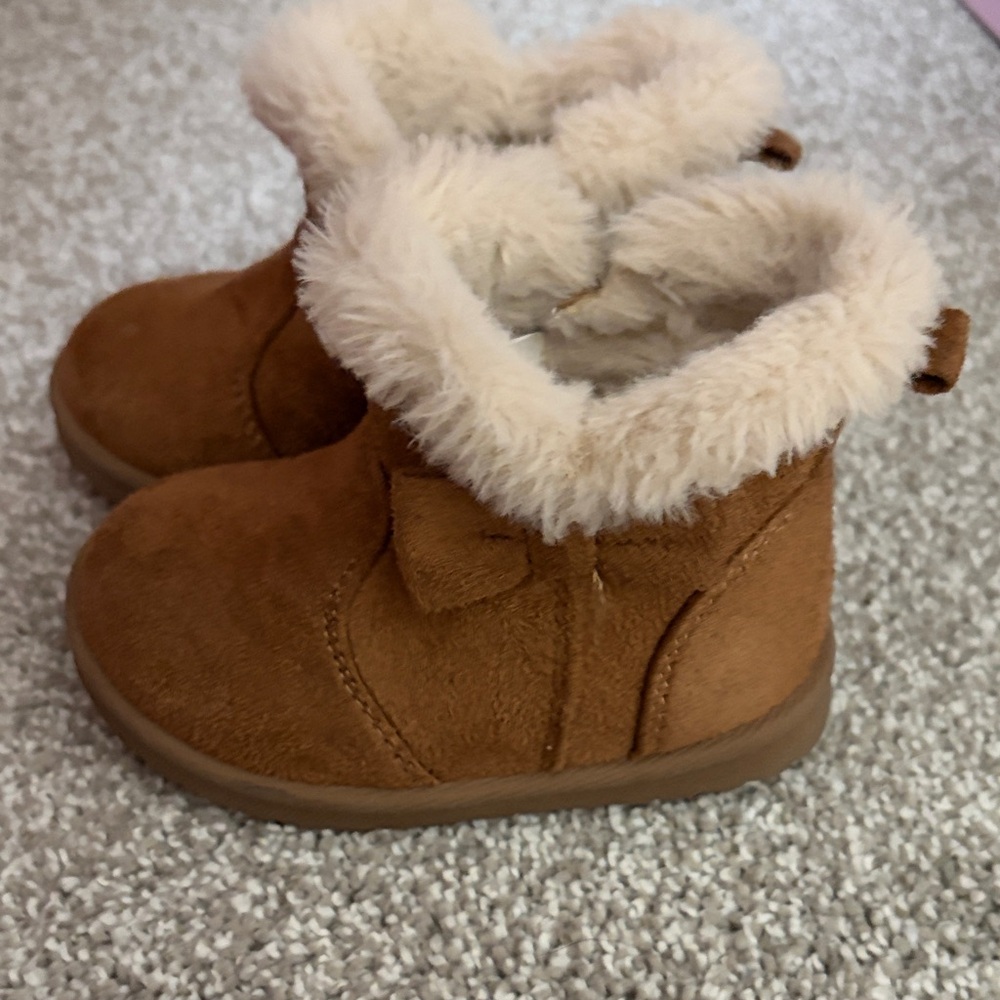 Wonder Nation Tan Kids Boots with Cream Fur